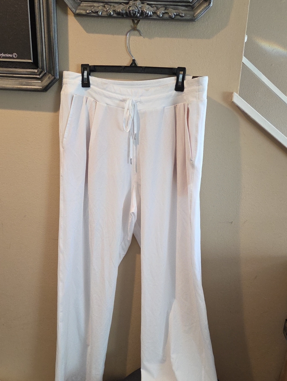 Calia Journee Collection Soft Ivory Mid-Rise Wide Leg Pants